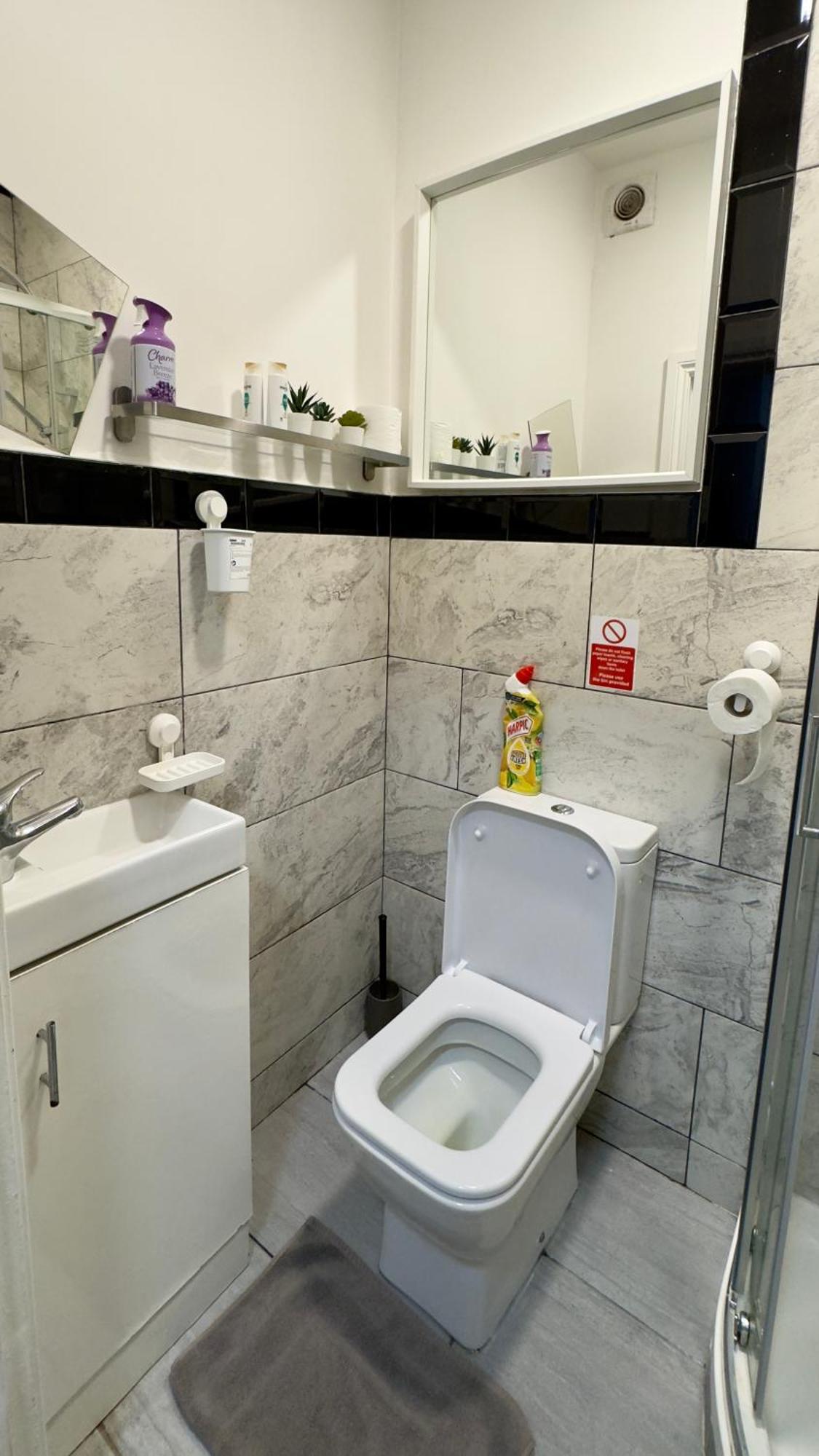 Guest & Rest 2 Apartment ลอนดอน ภายนอก รูปภาพ